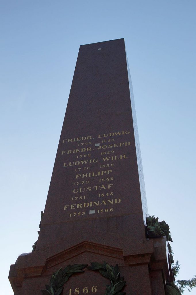 Gedenkstele für die Landgrafen von Hessen-Homburg im Kurpark Bad Homburg
