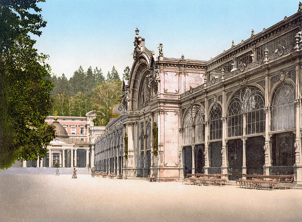 Kreuzbrunnen in Marienbad um 1900